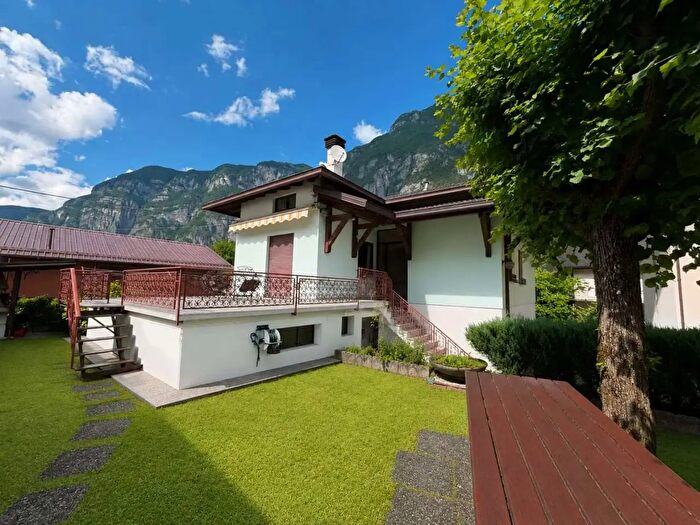 Casa con 8 locali in vendita in Via San Rocco, Grigno