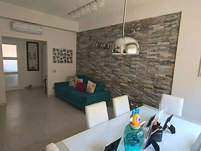 Appartamento con 6 locali in vendita in Via Coppino, Viareggio