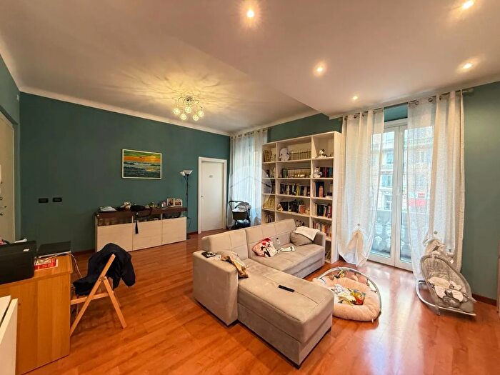 Appartamento con 5 locali in vendita in Via Antonio Cantore, Genova