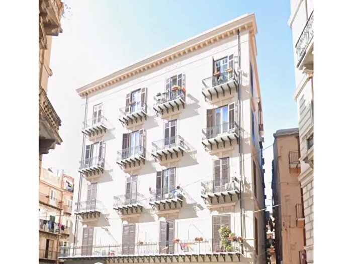 Appartamento con 5 locali in vendita in Via Calderai, Palermo