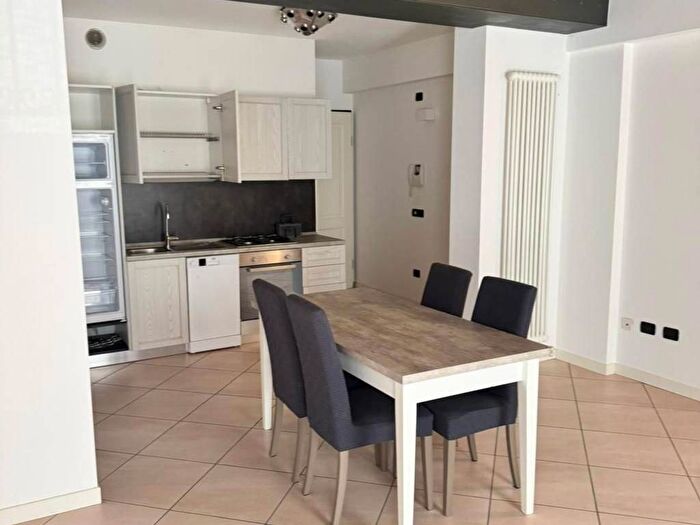 Appartamento trilocale in affitto in Corso Giuseppe Garibaldi, Centro, Thiene