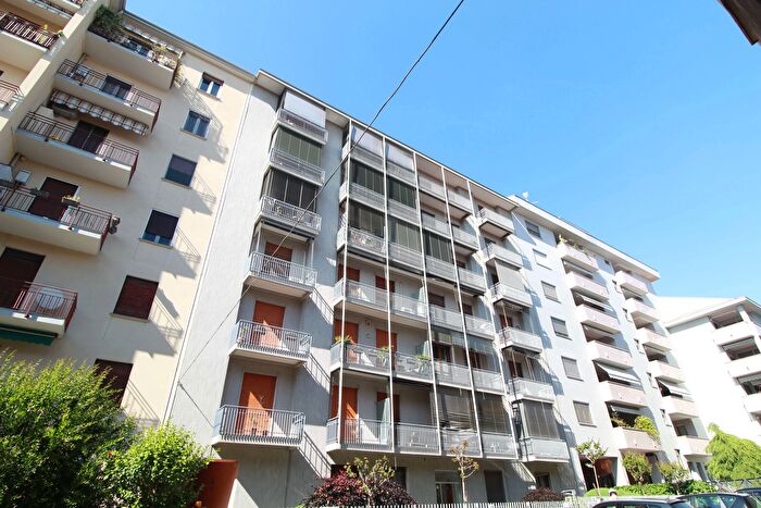 Appartamento trilocale in vendita in Via Mameli, Novara