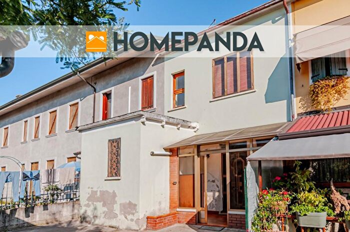 Casa trilocale in vendita in Piazza Camillo Brena, Albaredo DAdige