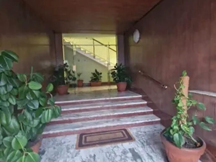 Appartamento con 5 locali in vendita in Largo dei Colli Albani, Roma