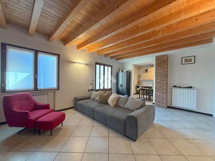 Casa trilocale in vendita in Via Levrini, Padenghe Sul Garda