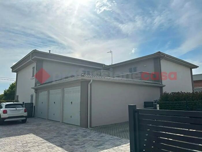 Casa quadrilocale in vendita in Piazza Spallanzani, Scandiano