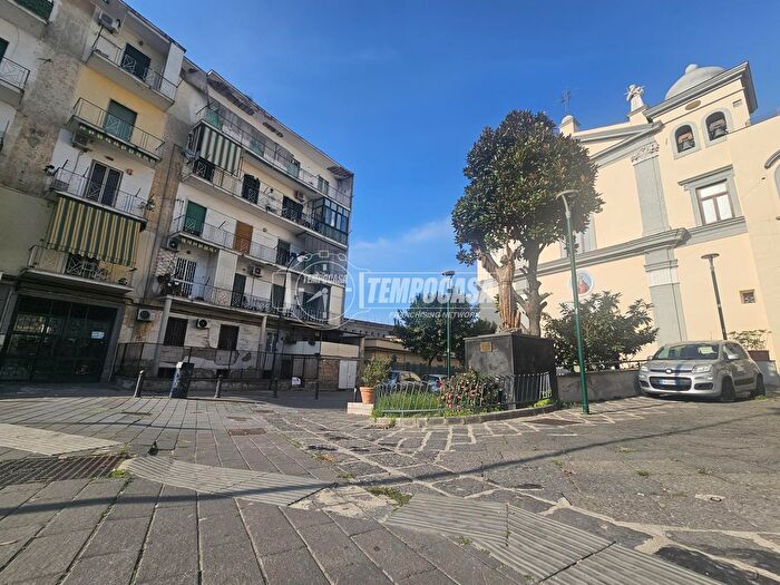 Appartamento trilocale in vendita in Piazza Madonna dellArco, Napoli