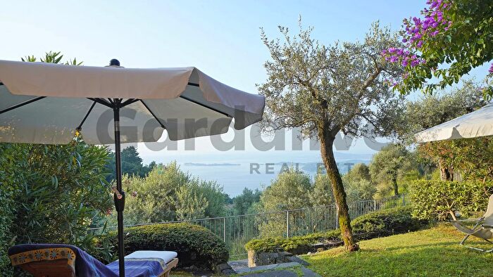 Appartamento trilocale in vendita in Via Panoramica, Gardone Riviera