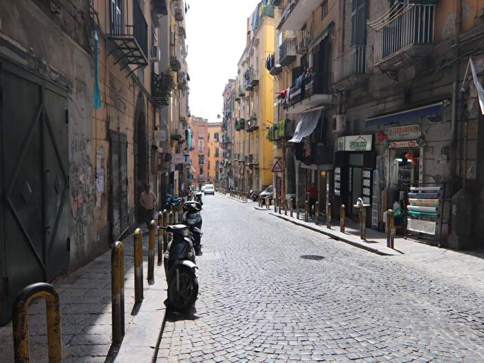 Appartamento monolocale in affitto in Via Francesco Girardi, Monte Santo, Napoli