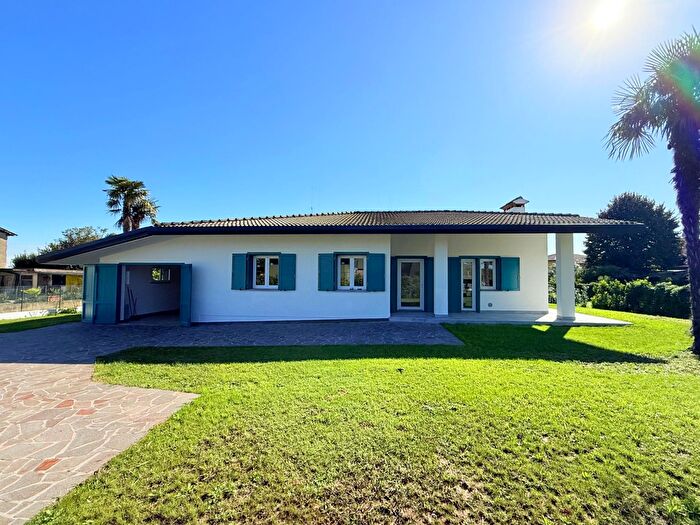 Casa trilocale in vendita in Via Primavera, Palazzolo Dello Stella