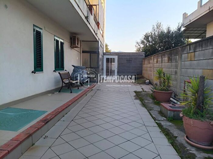 Appartamento trilocale in affitto in Contrada Santa Barbara, Saponara