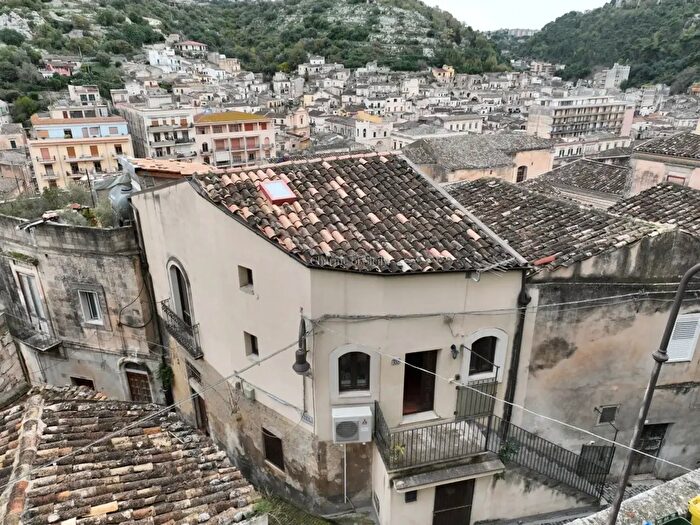 Casa quadrilocale in vendita in Modica