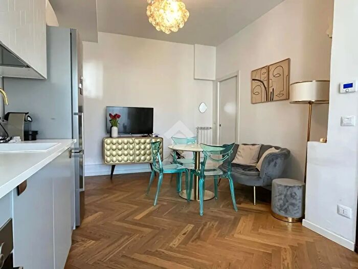 Appartamento trilocale in affitto in Via Paolo Sarpi, Milano