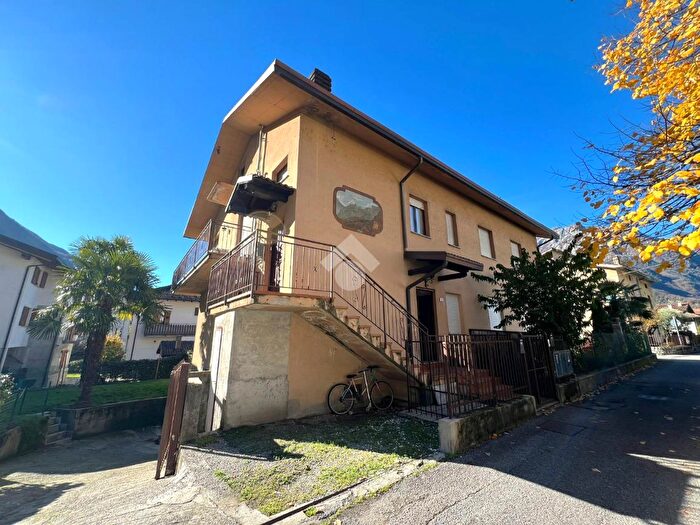 Appartamento trilocale in vendita in Via della Pace, Novate Mezzola