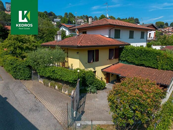 Casa trilocale in vendita in Via Rancio, Luvinate