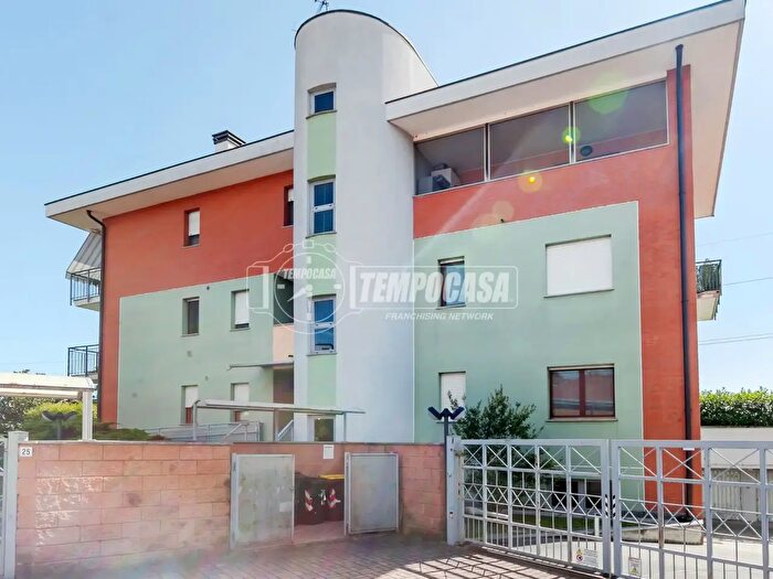 Appartamento trilocale in vendita in Via Cacciatori delle Alpi, Settimo Milanese