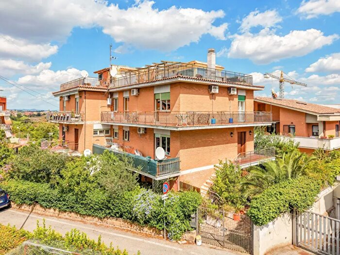 Appartamento con 5 locali in vendita in Via Giuseppe Fumagalli, Roma