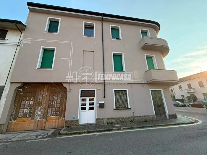 Appartamento trilocale in vendita in Via San Pietro, Garlasco