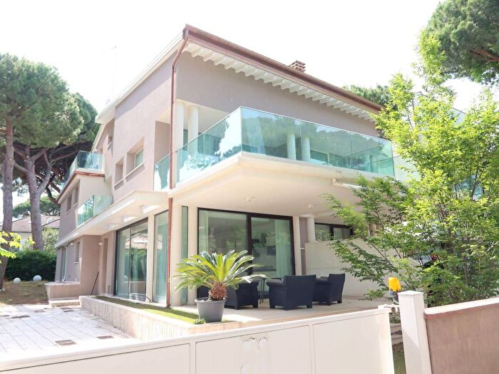Casa con 6 locali in affitto in Viale Giugno, Milano Marittima, Cervia