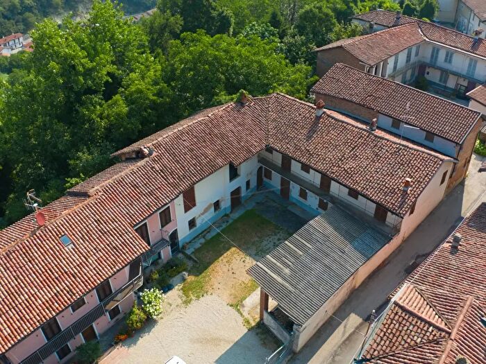 Casa con 10 locali in vendita in Via Rossesio, Monticello D'Alba