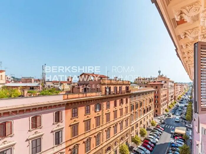 Appartamento trilocale in vendita in Via Cola di Rienzo, Roma