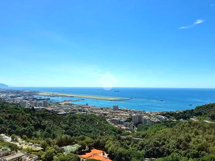Appartamento con 5 locali in vendita in Via Emilio Salgari, Genova