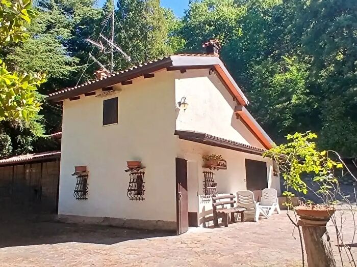 Casa con 5 locali in vendita in Via Grottone, Guiglia