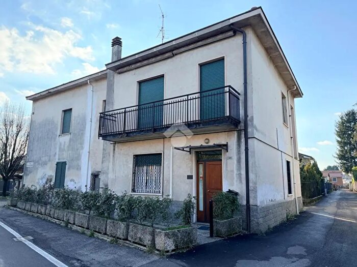 Casa trilocale in vendita in Via Cimabue, Carate Brianza