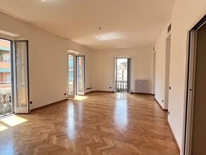 Appartamento con 7 locali in affitto in Via Ariberto, Milano