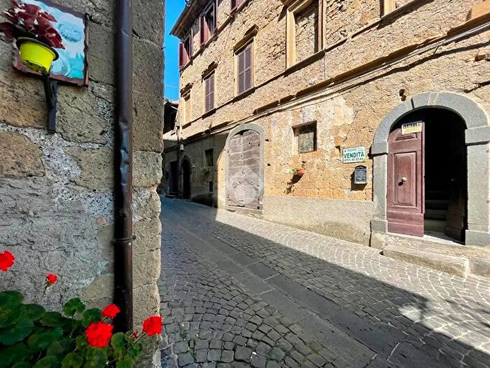 Appartamento trilocale in vendita in Via della Fratta, Grotte Di Castro