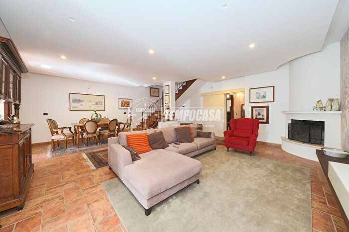 Casa con 5 locali in vendita in Via Ilario Corte, Roma