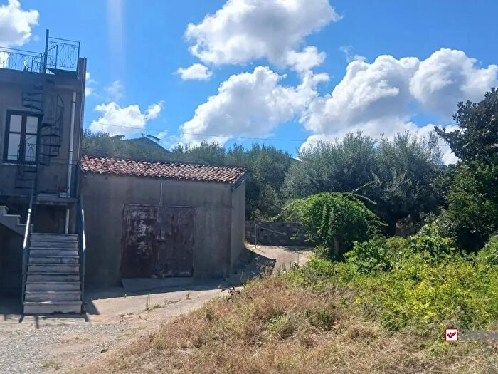 Casa con 7 locali in vendita in Messina
