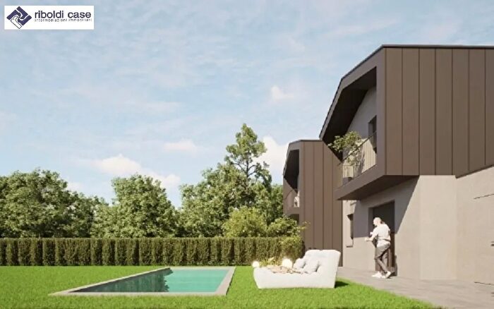 Casa quadrilocale in vendita in Verano Brianza