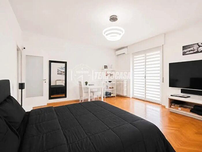 Appartamento trilocale in vendita in Via Monfalcone, Milano