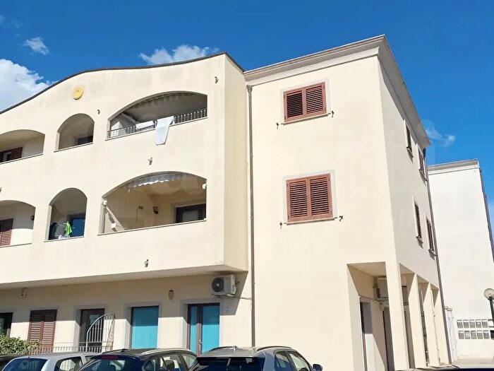 Appartamento trilocale in vendita in Via Caro, Olbia