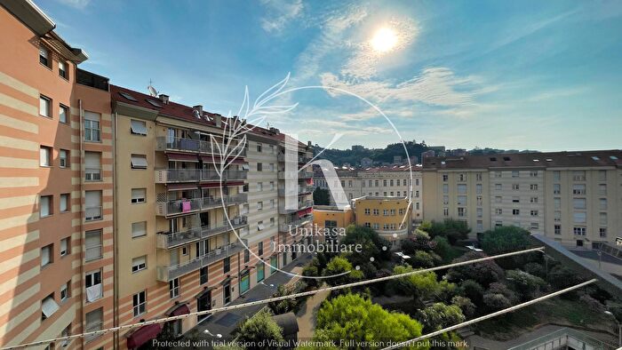 Appartamento con 5 locali in vendita in Via Fiume, Savona