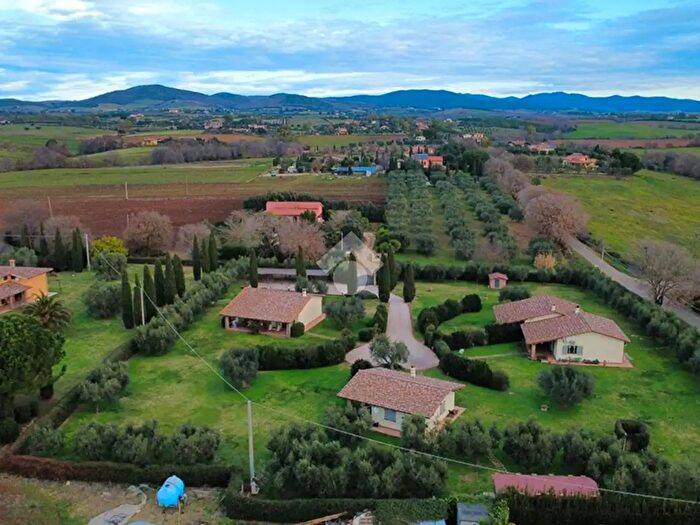 Casa con 11 locali in vendita in Strada Matteaccio, Montalto Di Castro