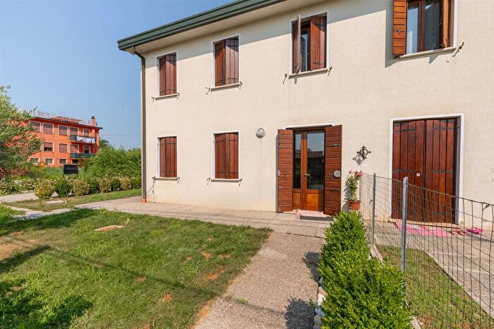 Casa con 5 locali in vendita in Via Cornara Villanova di Camposampiero, Villanova Di Camposampiero