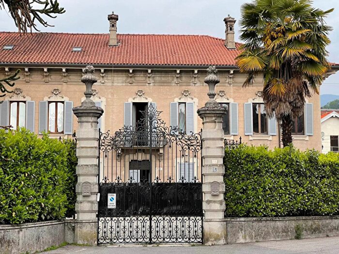 Casa con 12 locali in vendita in Verbania