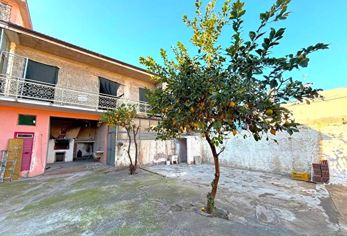 Casa quadrilocale in vendita in Via Matteotti, Mondragone