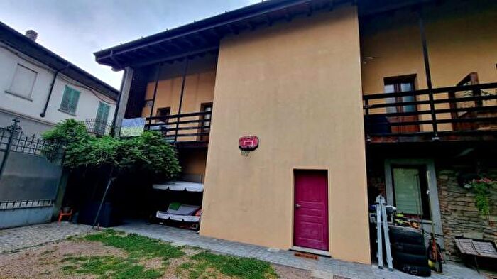 Casa quadrilocale in vendita in Via Alessandro Macchi, Arsago Seprio