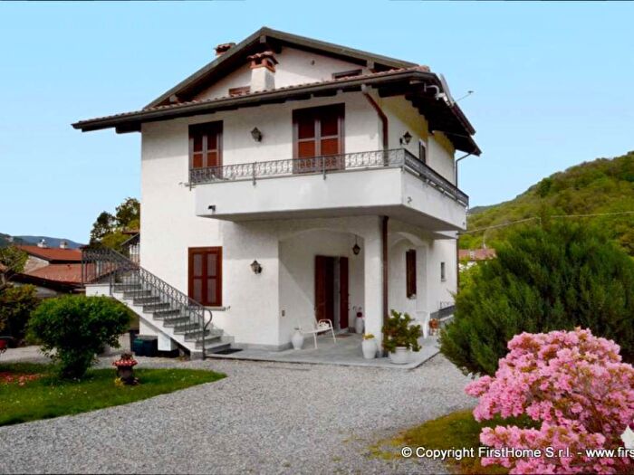 Casa con 6 locali in affitto in via Cabiaglio, Centro, Cuvio