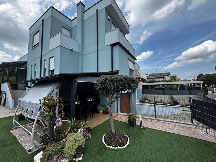 Casa quadrilocale in vendita in Via Matteotti, Giacciano Con Baruchella