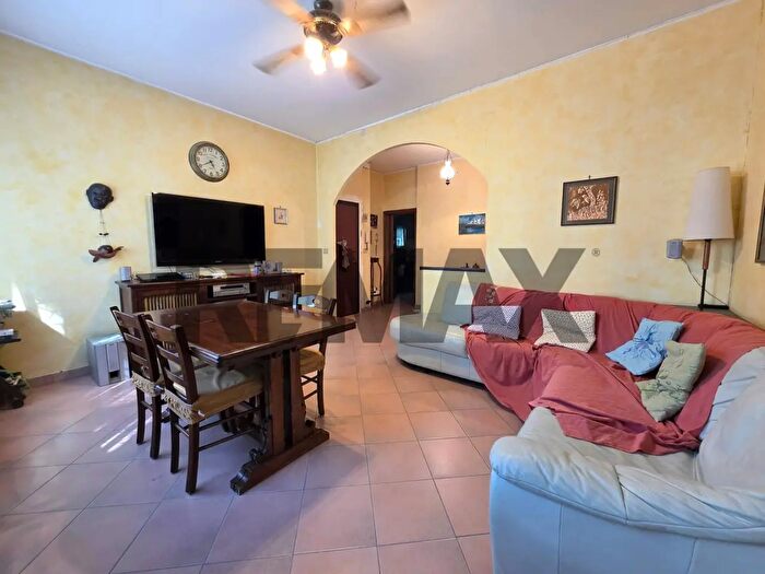 Appartamento con 5 locali in vendita in Via Giovanni Roveda a, Torino