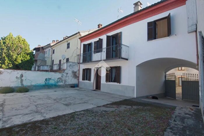 Casa quadrilocale in vendita in Via Santa Maria, Ozzano Monferrato