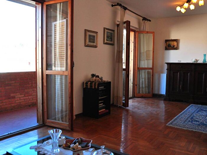 Appartamento con 6 locali in affitto in Scacciapensieri, Siena