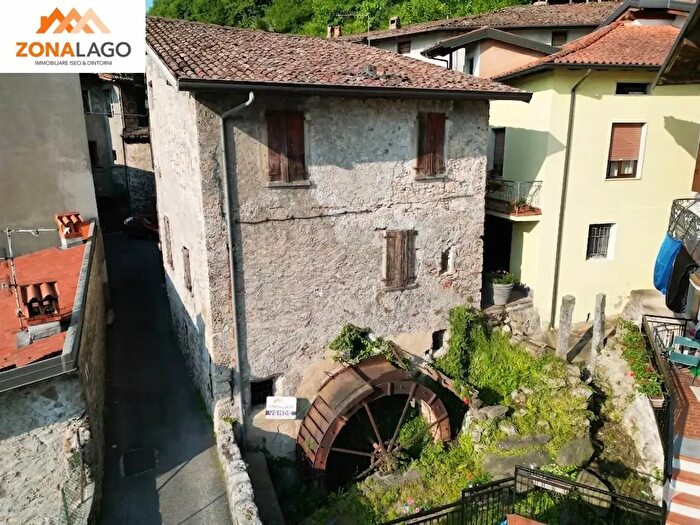 Casa con 10 locali in vendita in Loc Govine, Pisogne