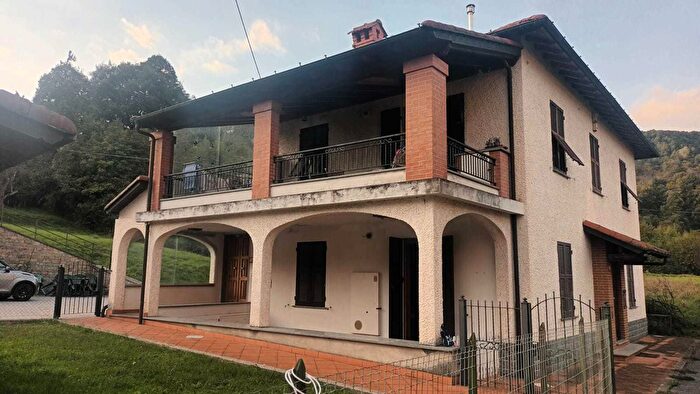 Casa con 6 locali in vendita in Via G Mazzini, Ronco Scrivia