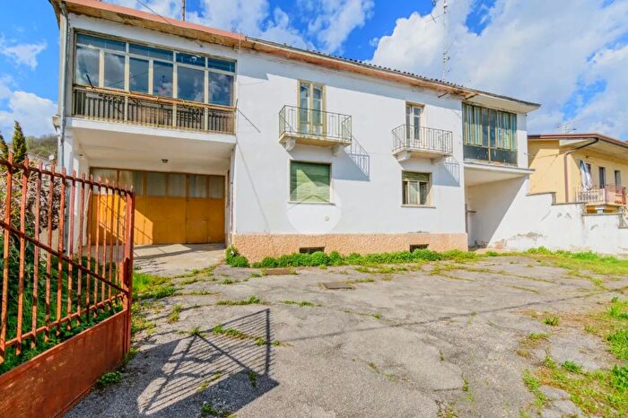 Casa con 8 locali in vendita in Via Aleardo Aleardi, Negrar