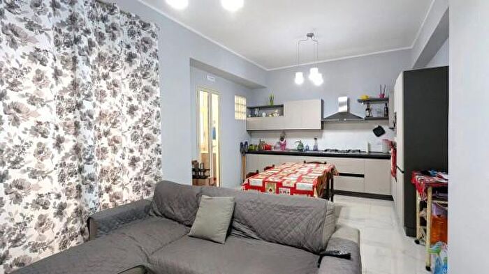 Appartamento trilocale in vendita in Viale Regina Margherita SNC, Acireale